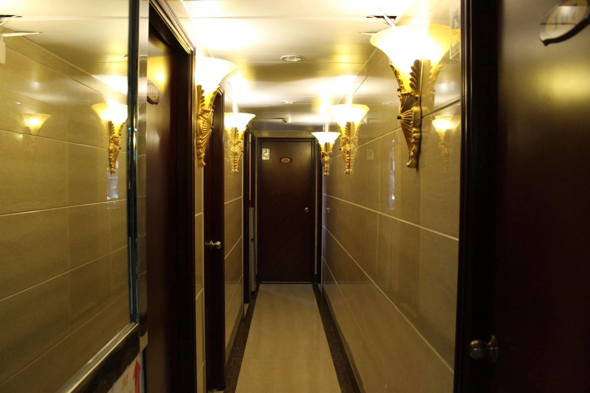 New Chung King Mansion Guest House - Tower C هونغ كونغ المظهر الخارجي الصورة
